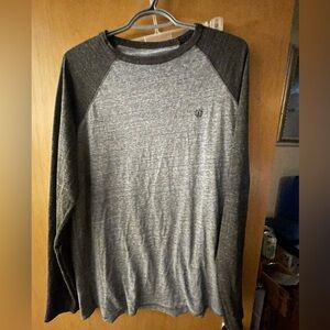 Men’s long sleeved top